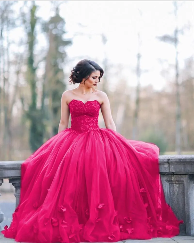 Chic Lace Beading Sweetheart Tulle Ball Gowns Quinceanera Dresses