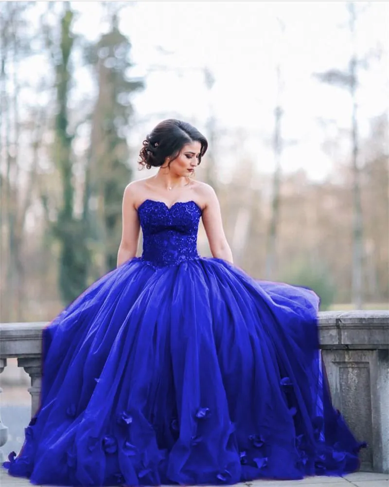 Chic Lace Beading Sweetheart Tulle Ball Gowns Quinceanera Dresses