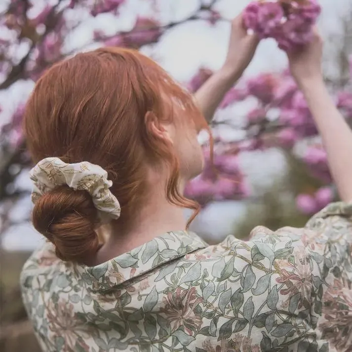 Ernest White Middlemore Linen Scrunchie